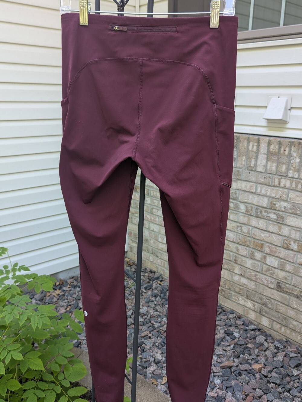 Lululemon Speed-Up Tight in Garnet Size 8 Tall in Luon Fabric - Picture 7 of 8